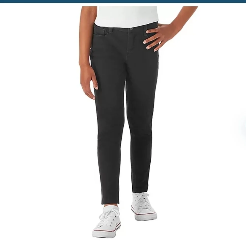 Black Skinny Jeans with Sleek Modern Fit